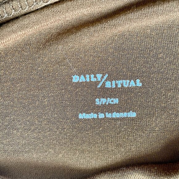 Daily Ritual Mustard Mock Turtleneck Long Sleeve Stretchy Lightweight Top Size S - Picture 4 of 12